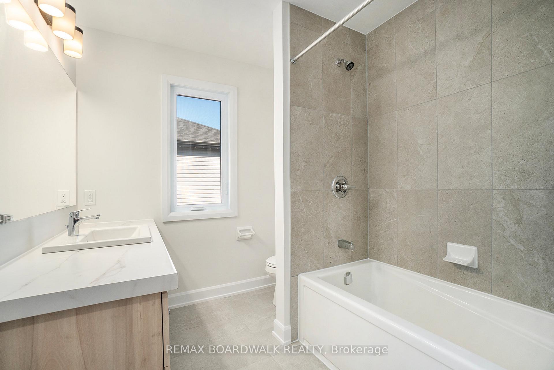 Photo 15 of 619 Geneva Crescent, Russell, Embrun — HOMEH