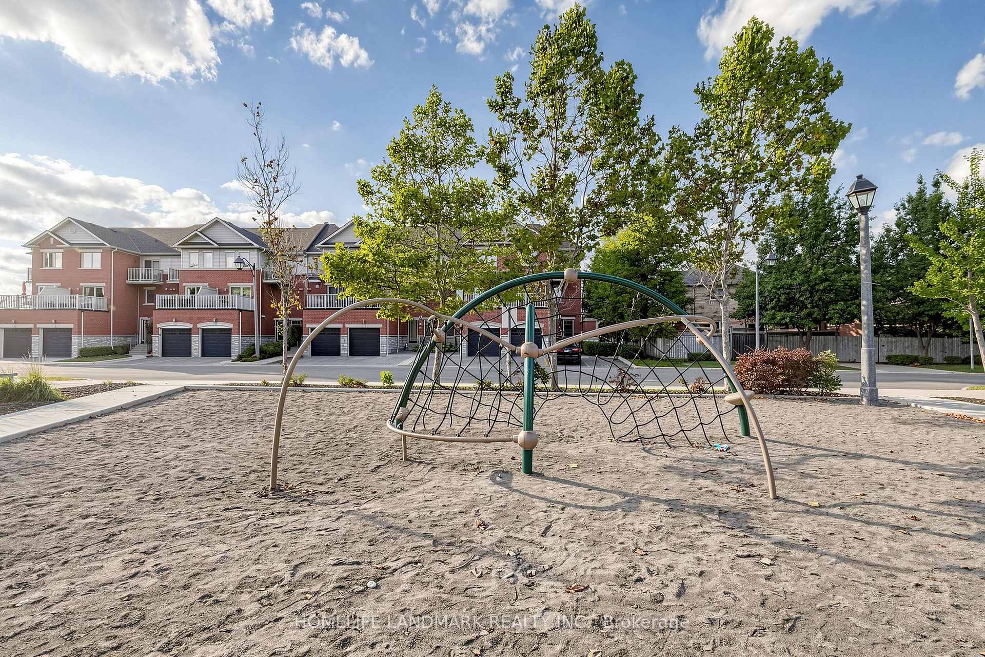 Photo 4 of Unit 68, 3250 Bentley Drive, Mississauga, Churchill Meadows — HOMEH