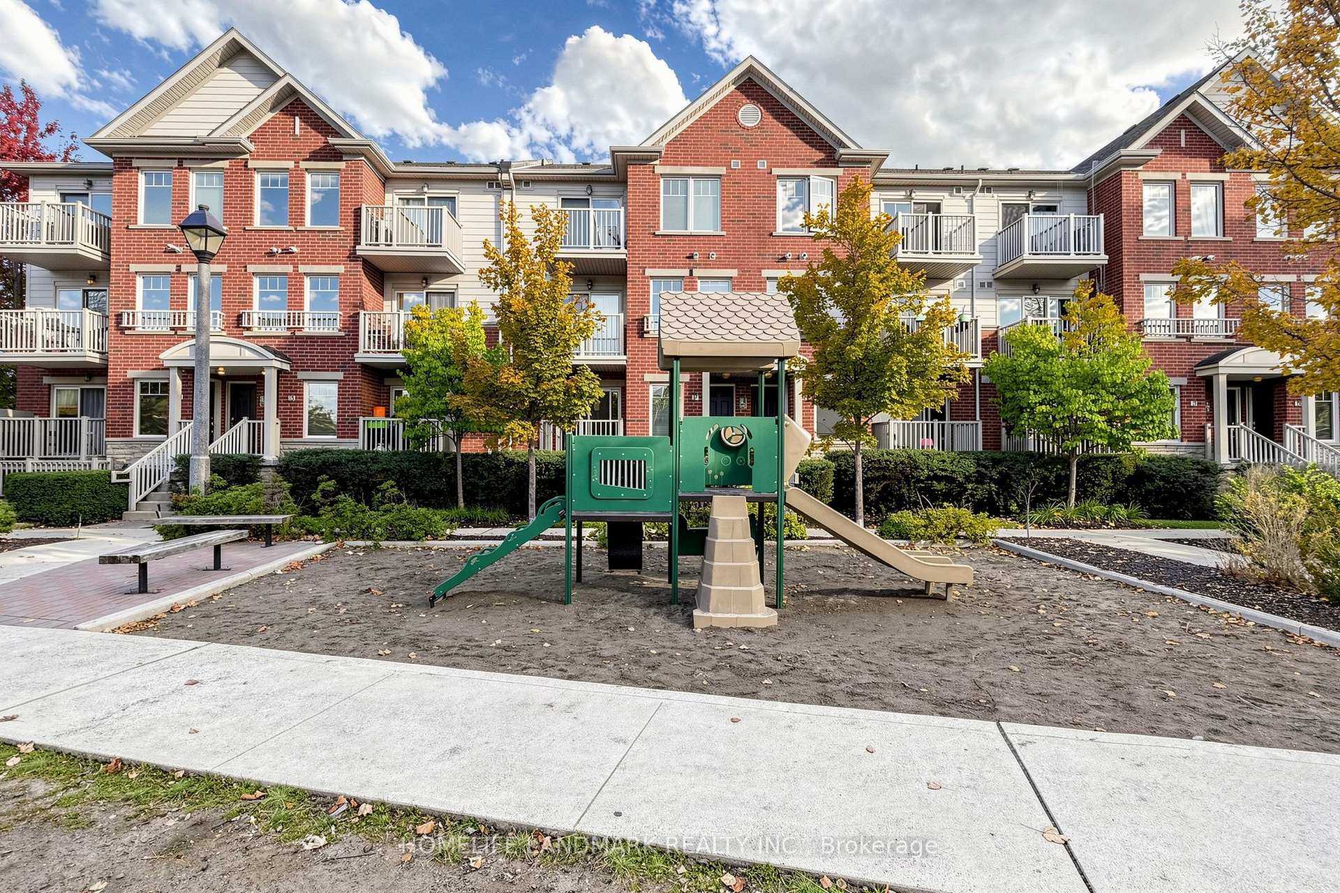 Photo 5 of Unit 68, 3250 Bentley Drive, Mississauga, Churchill Meadows — HOMEH