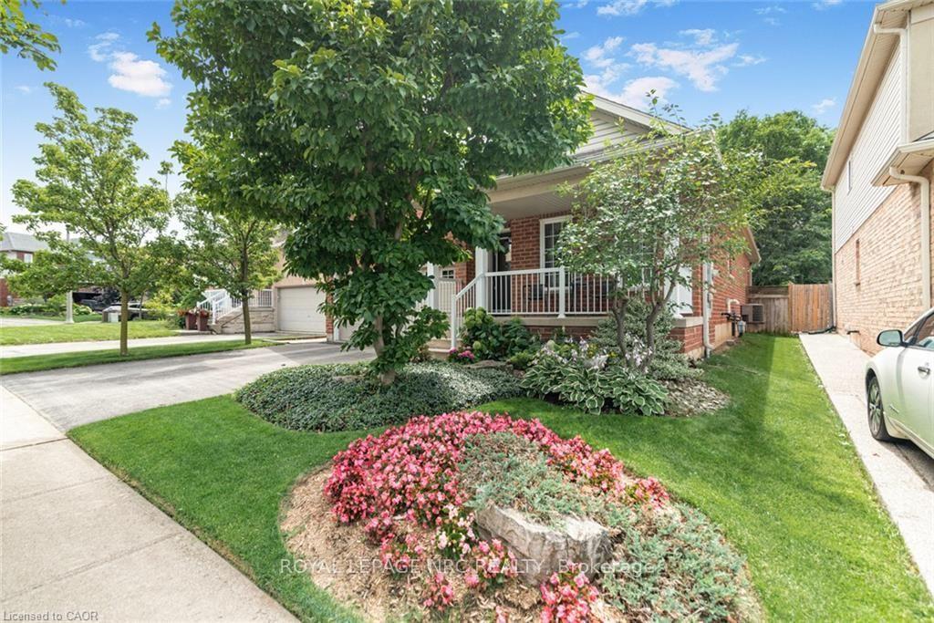Photo 2 of 80 Vinifera Drive, Grimsby, Grimsby East — HOMEH