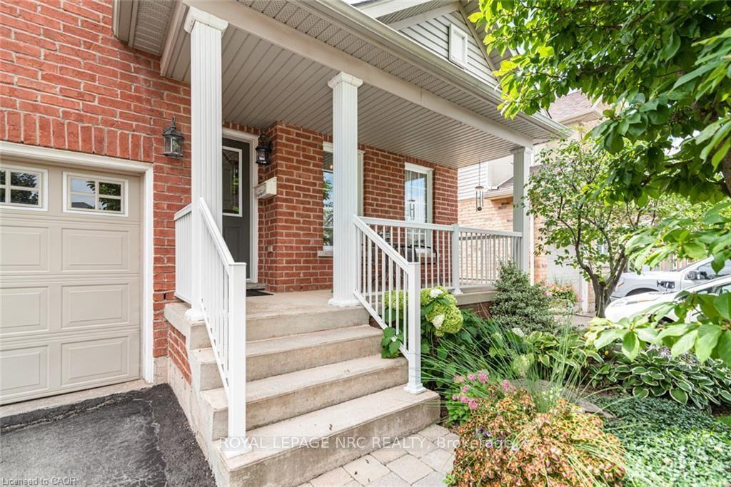Photo 3 of 80 Vinifera Drive, Grimsby, Grimsby East — HOMEH