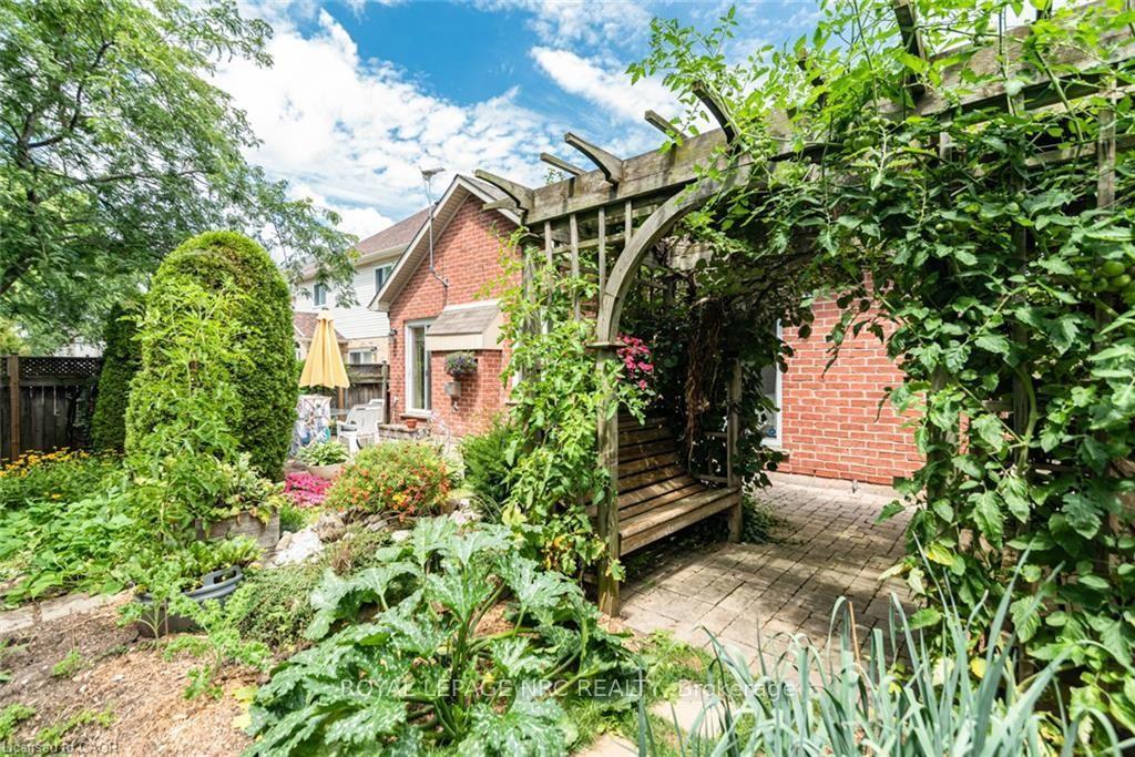 Photo 22 of 80 Vinifera Drive, Grimsby, Grimsby East — HOMEH
