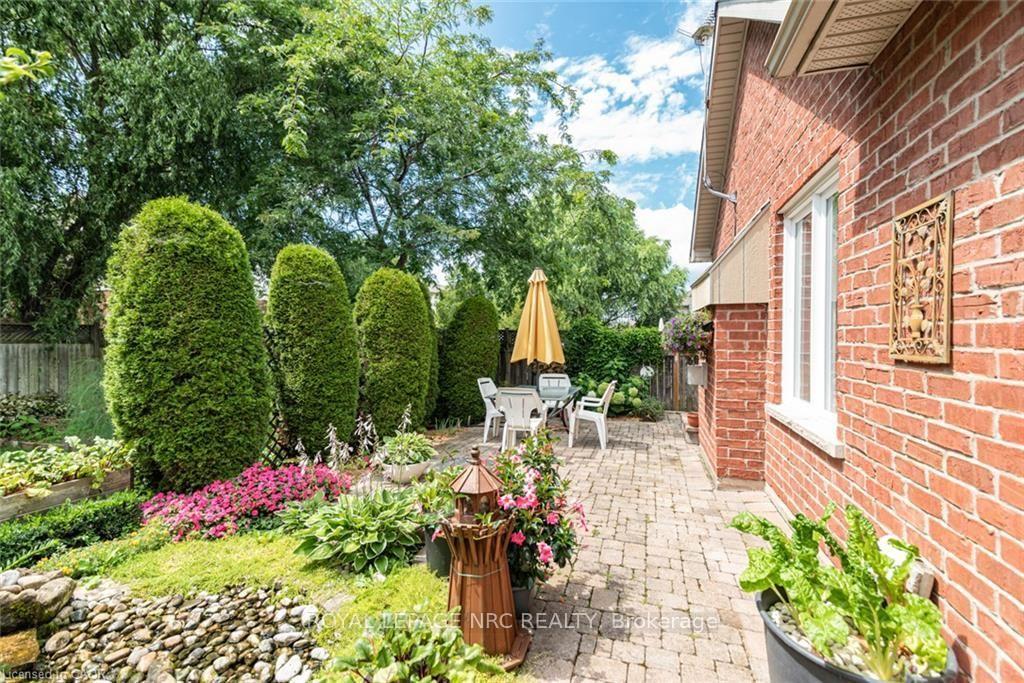 Photo 23 of 80 Vinifera Drive, Grimsby, Grimsby East — HOMEH