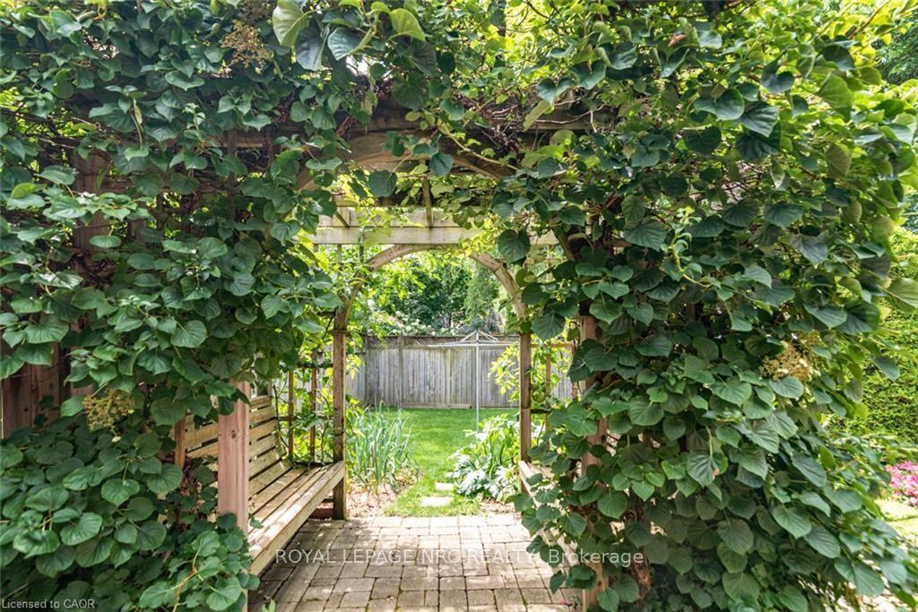 Photo 25 of 80 Vinifera Drive, Grimsby, Grimsby East — HOMEH