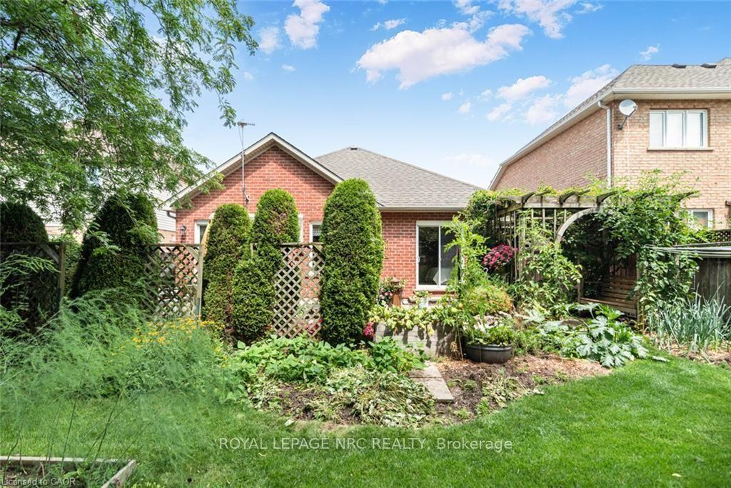 Photo 26 of 80 Vinifera Drive, Grimsby, Grimsby East — HOMEH