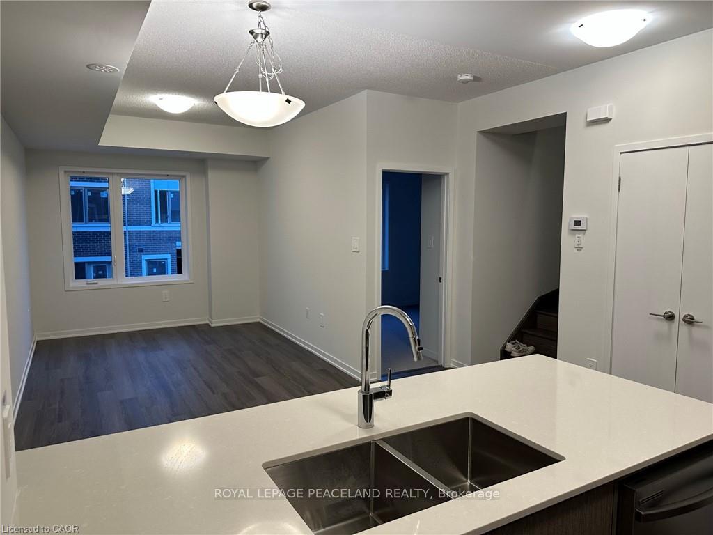 Photo 3 of Unit 39, 21 Honeycrisp Crescent, Vaughan, Vaughan Corporate Centre — HOMEH