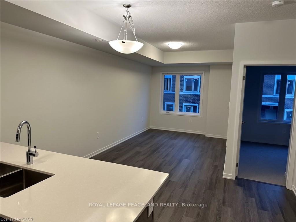 Photo 4 of Unit 39, 21 Honeycrisp Crescent, Vaughan, Vaughan Corporate Centre — HOMEH