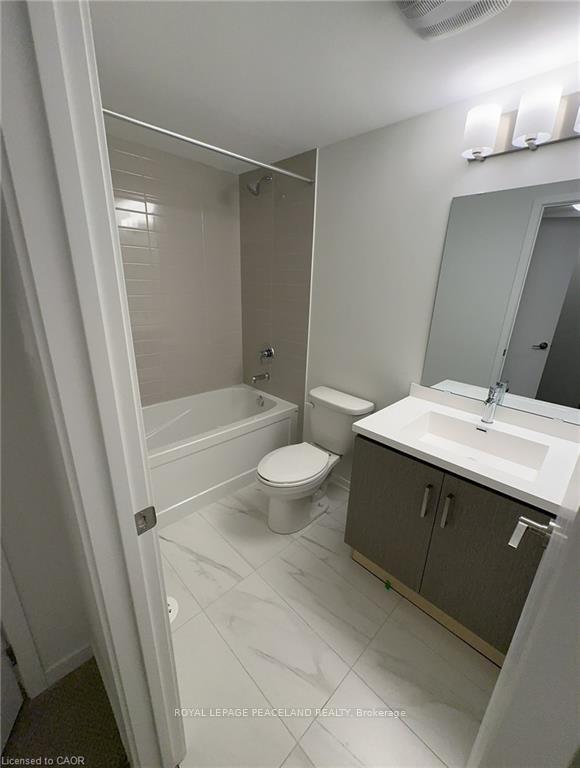 Photo 8 of Unit 39, 21 Honeycrisp Crescent, Vaughan, Vaughan Corporate Centre — HOMEH