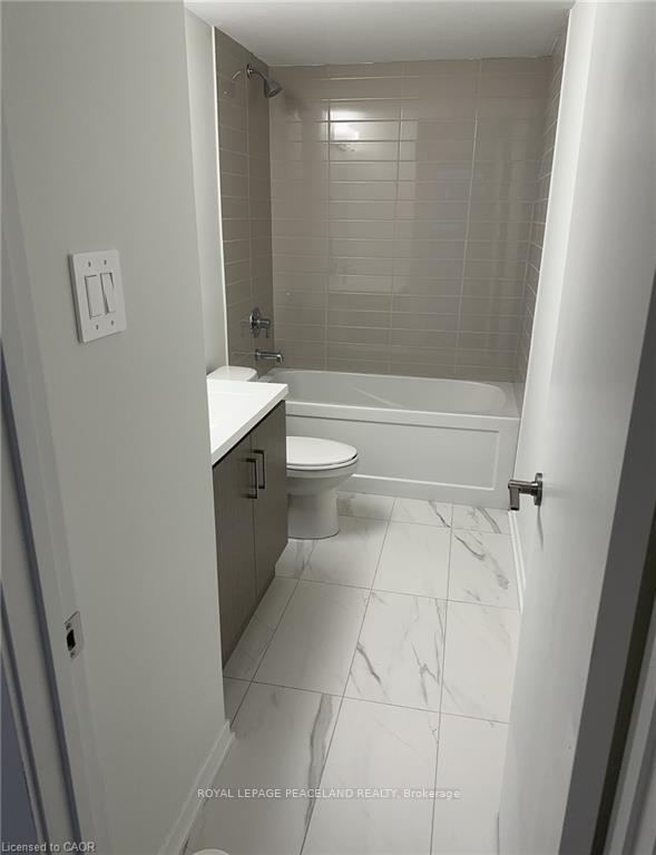 Photo 11 of Unit 39, 21 Honeycrisp Crescent, Vaughan, Vaughan Corporate Centre — HOMEH