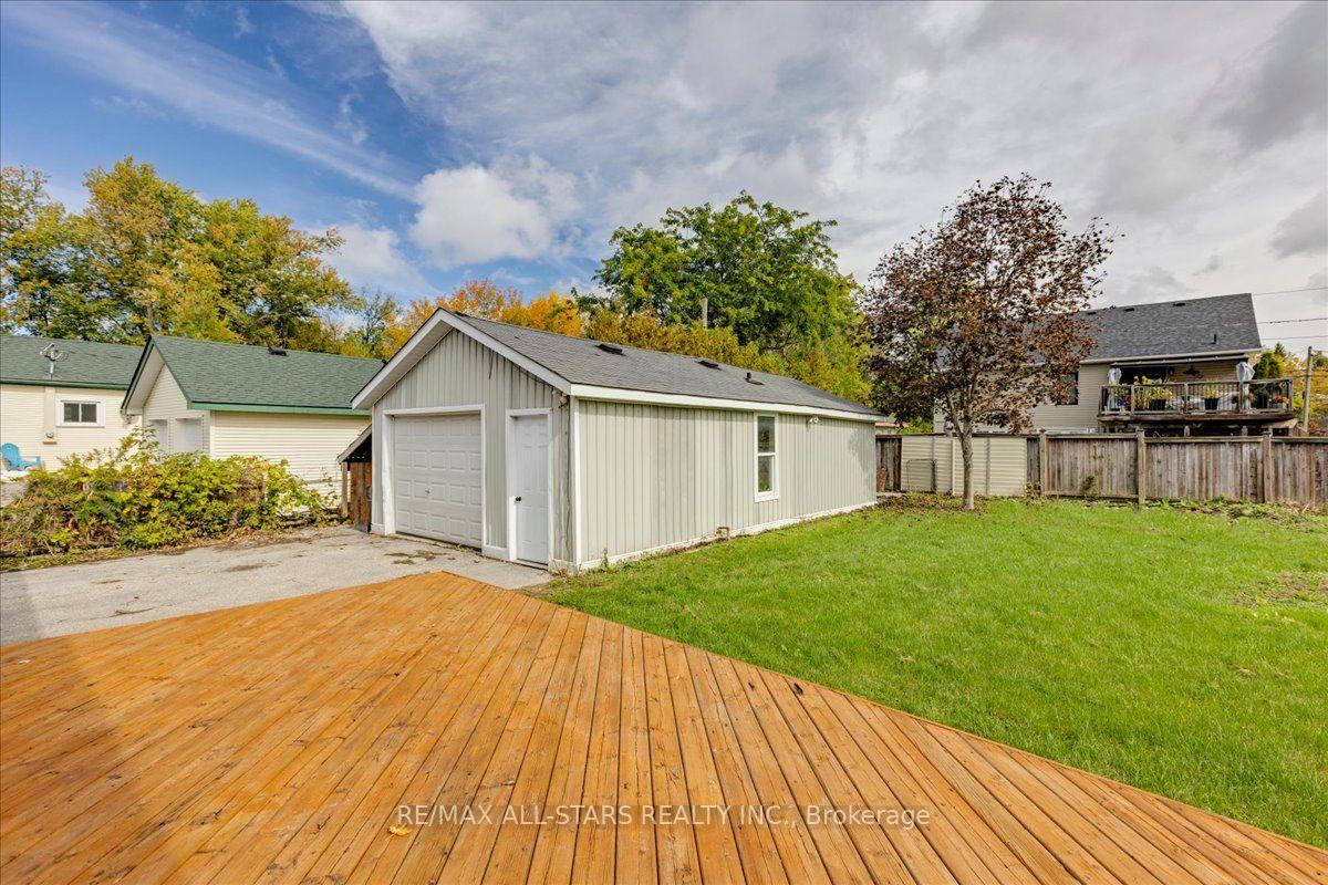 Photo 3 of 369 Lake Drive, Georgina, Historic Lakeshore Communities — HOMEH