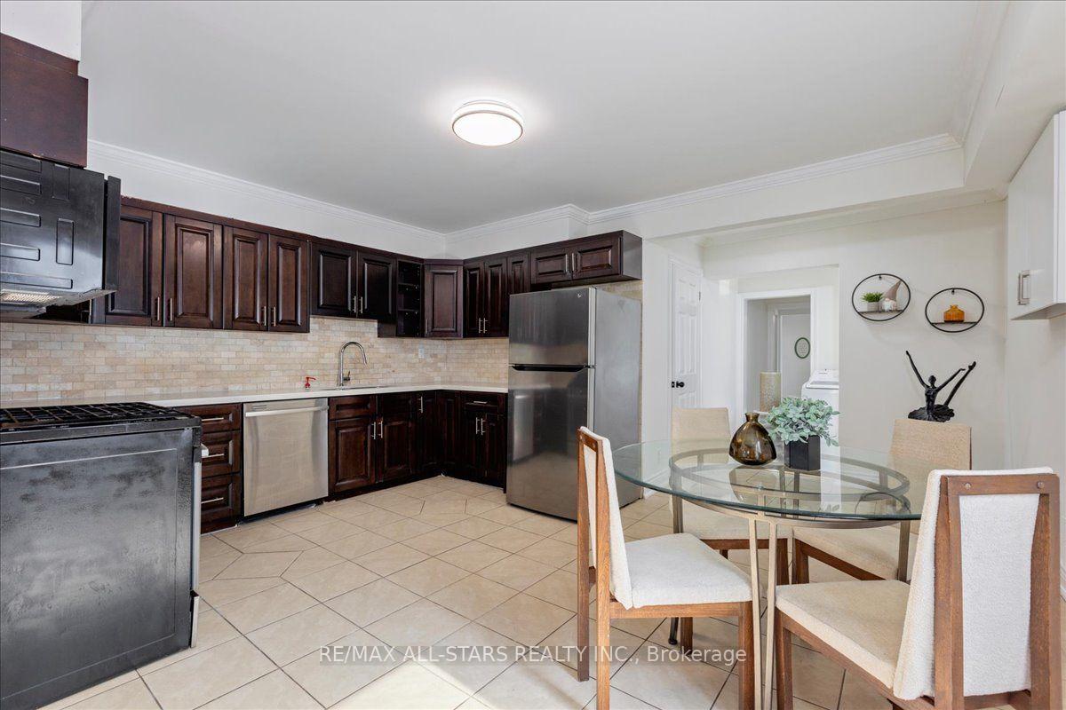 Photo 11 of 369 Lake Drive, Georgina, Historic Lakeshore Communities — HOMEH