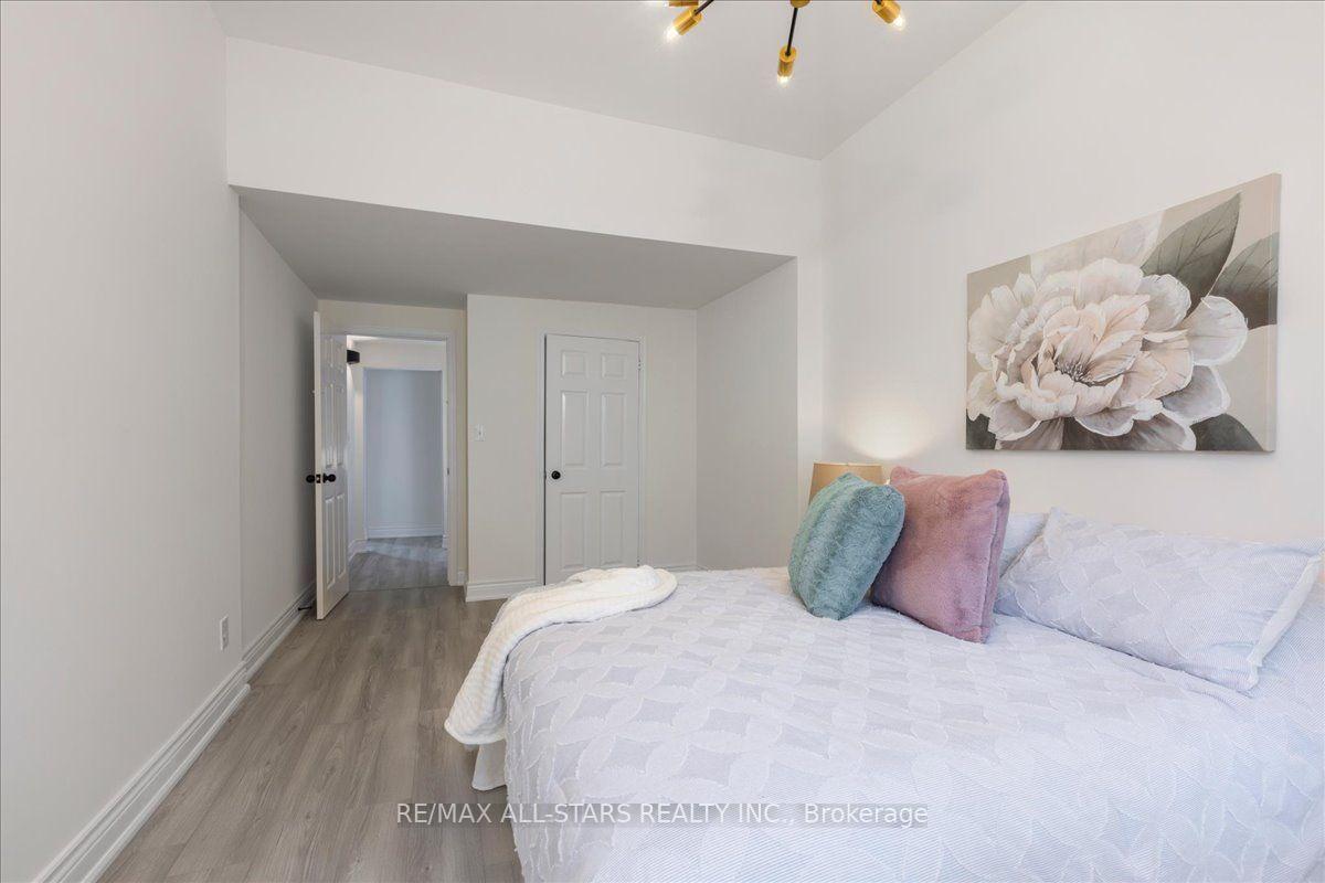 Photo 17 of 369 Lake Drive, Georgina, Historic Lakeshore Communities — HOMEH