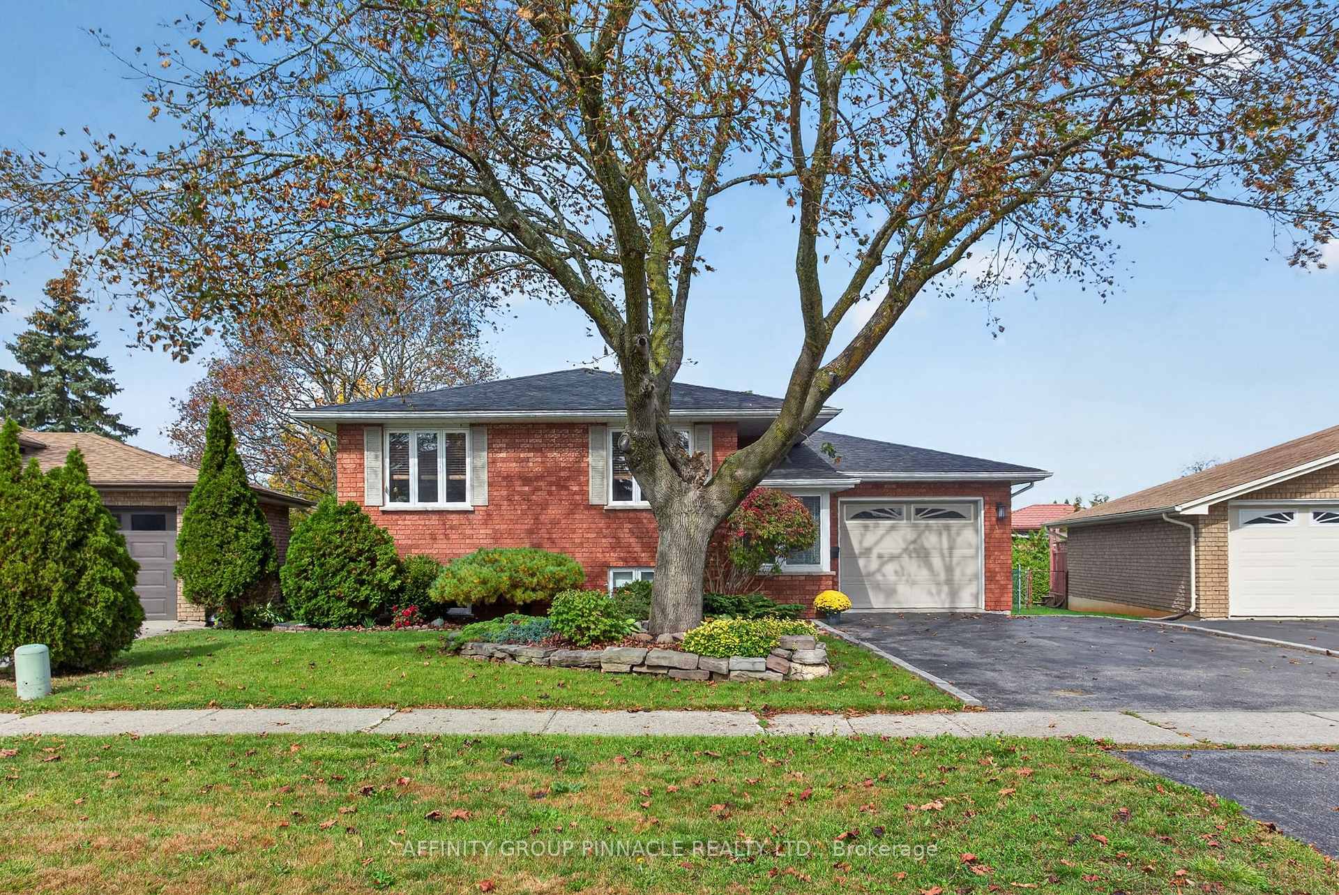 Photo 2 of 24 Andrew Drive, Kawartha Lakes, Lindsay — HOMEH