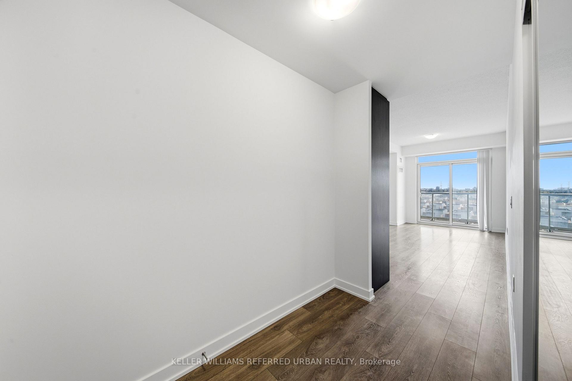 Photo 8 of Unit 907, 10 Honeycrisp Crescent, Vaughan, Vaughan Corporate Centre — HOMEH