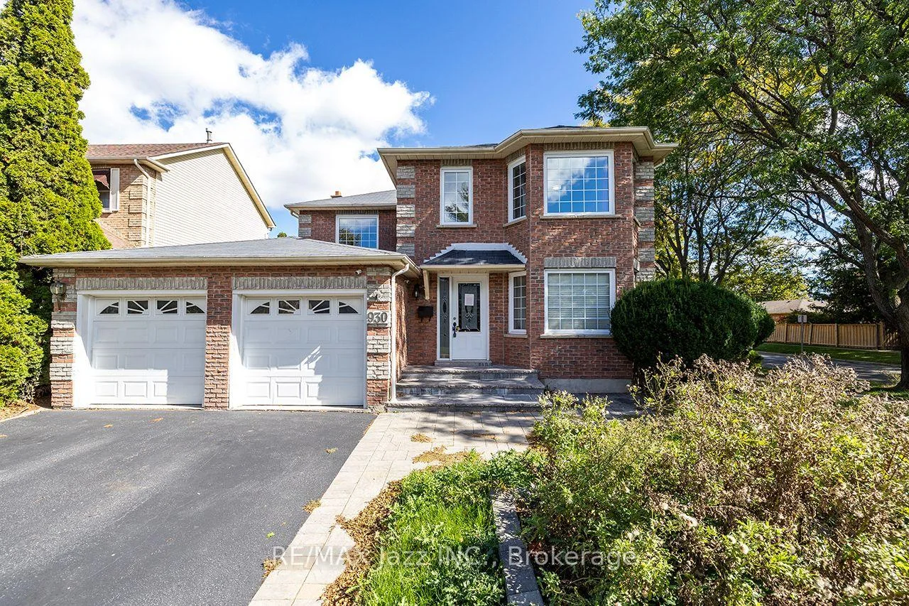 Photo 4 of 930 White Ash Drive, Whitby, Williamsburg — HOMEH