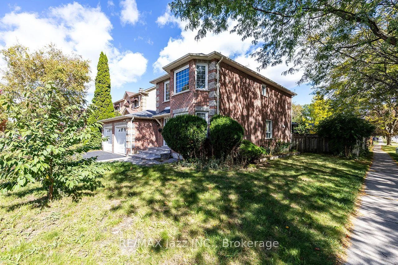 Photo 5 of 930 White Ash Drive, Whitby, Williamsburg — HOMEH