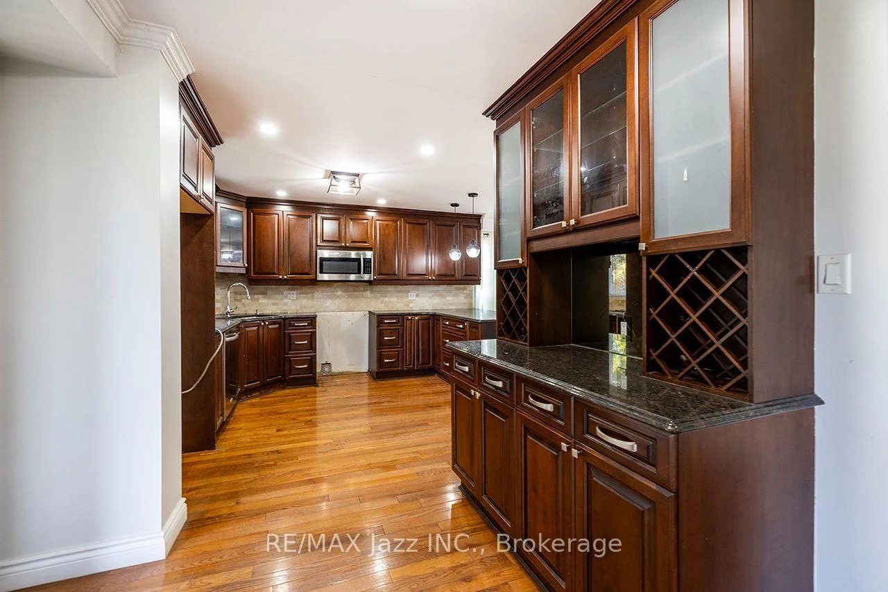 Photo 9 of 930 White Ash Drive, Whitby, Williamsburg — HOMEH
