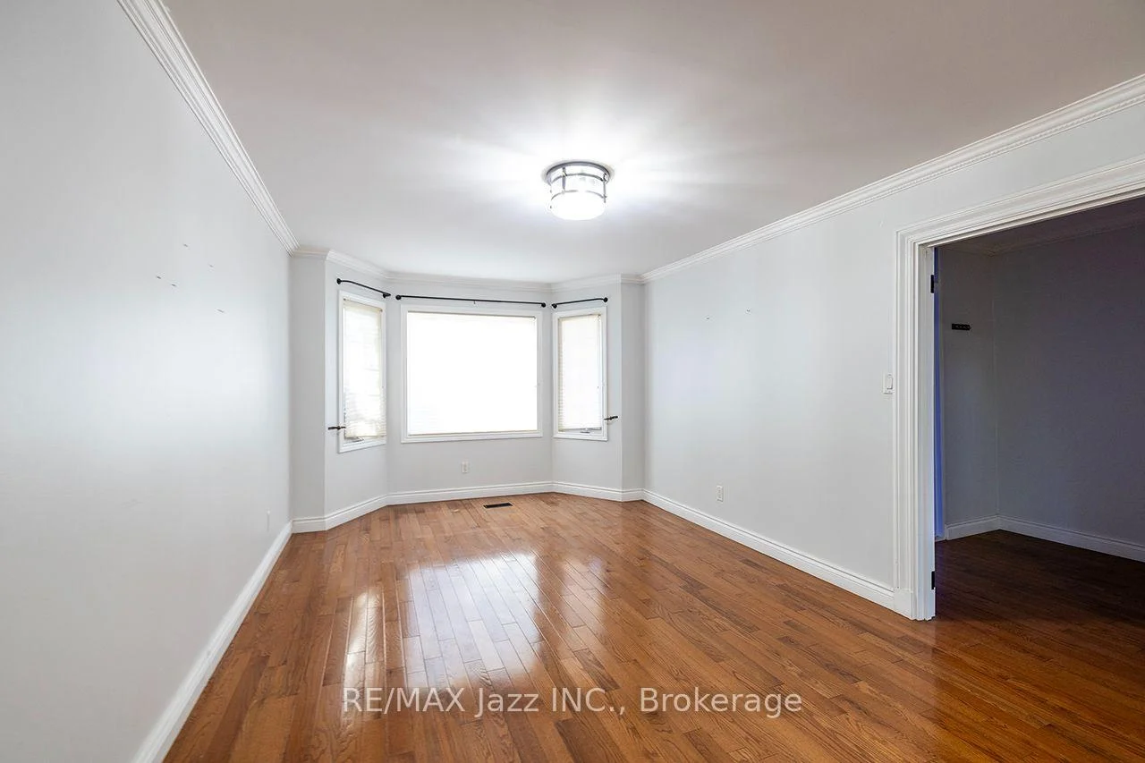 Photo 13 of 930 White Ash Drive, Whitby, Williamsburg — HOMEH