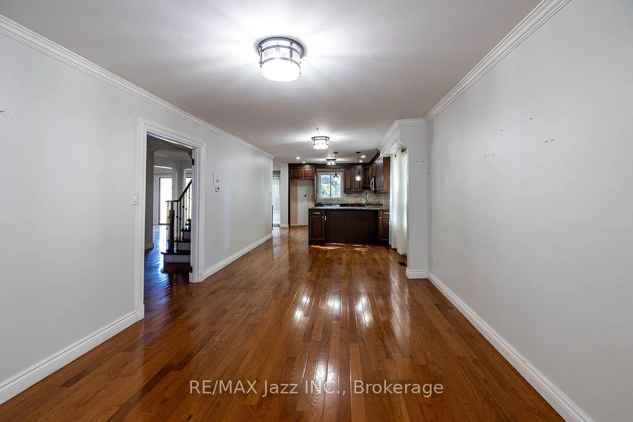 Photo 14 of 930 White Ash Drive, Whitby, Williamsburg — HOMEH