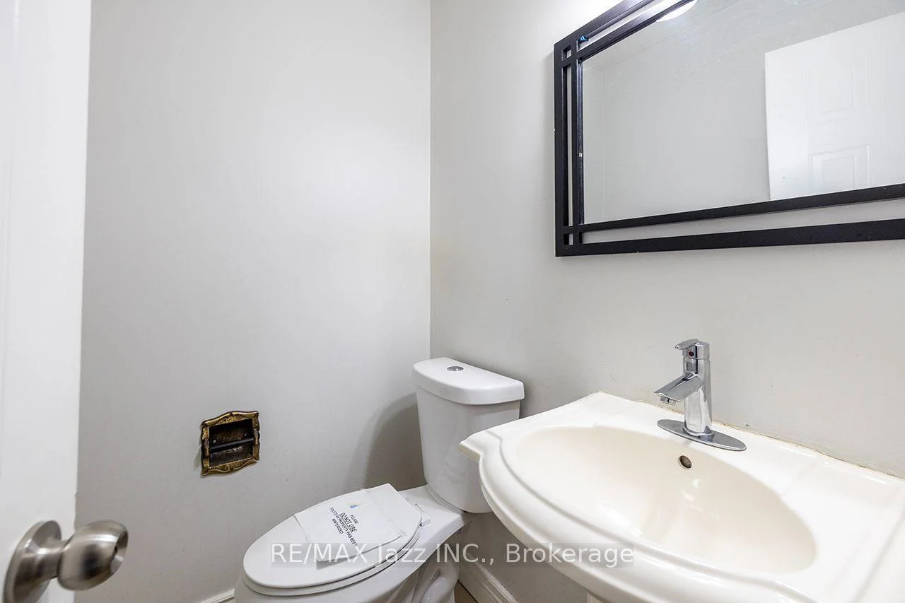 Photo 16 of 930 White Ash Drive, Whitby, Williamsburg — HOMEH