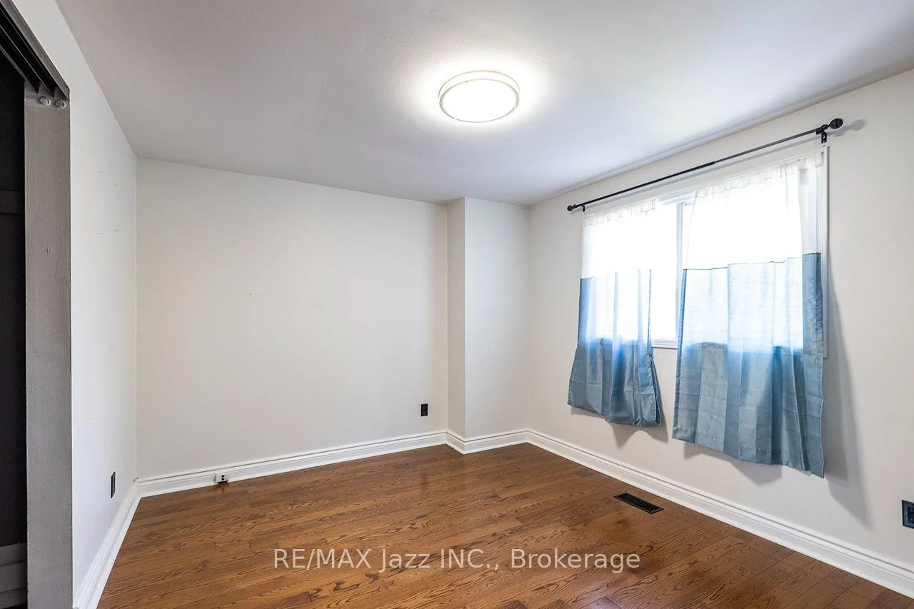 Photo 24 of 930 White Ash Drive, Whitby, Williamsburg — HOMEH