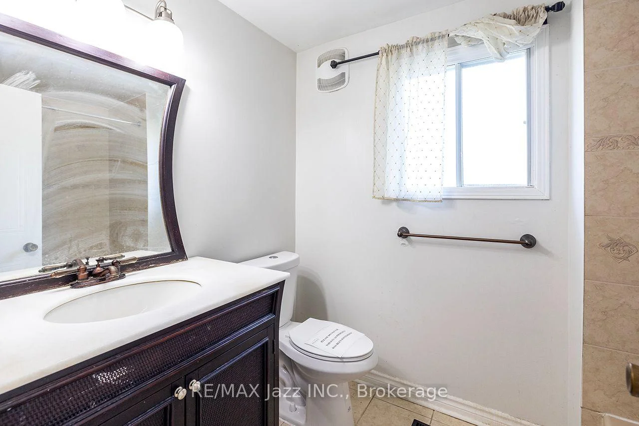Photo 26 of 930 White Ash Drive, Whitby, Williamsburg — HOMEH