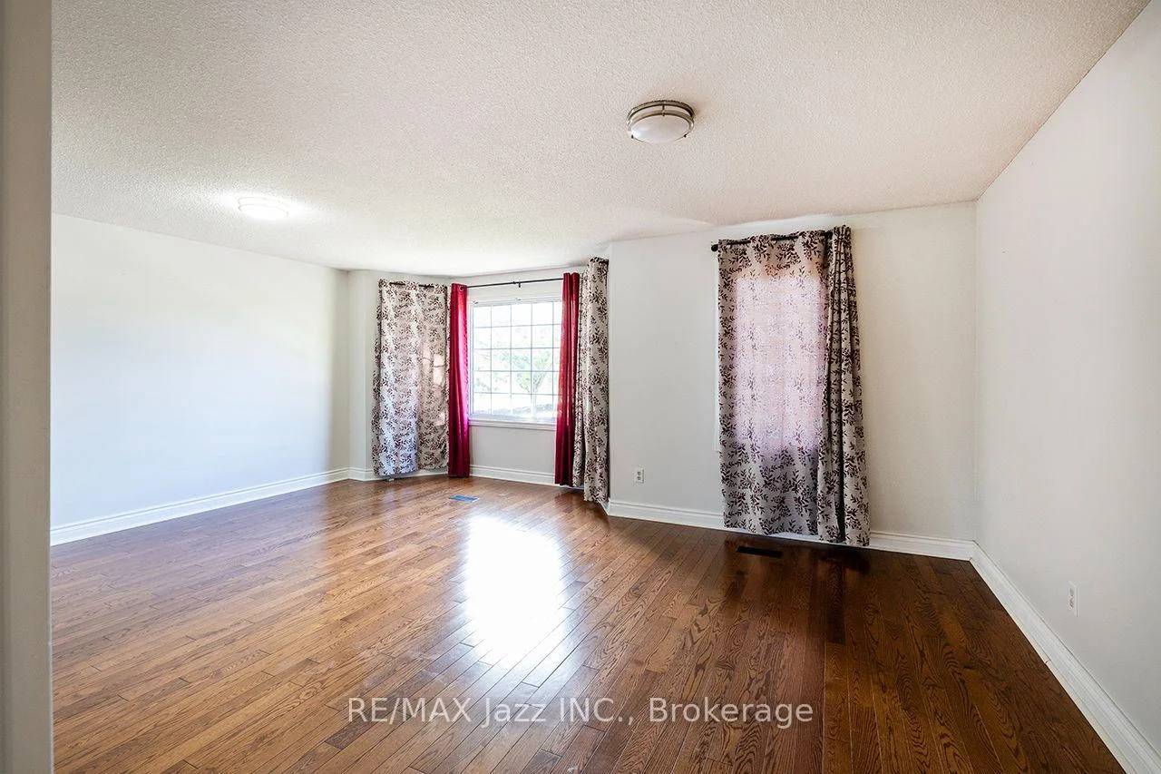 Photo 30 of 930 White Ash Drive, Whitby, Williamsburg — HOMEH