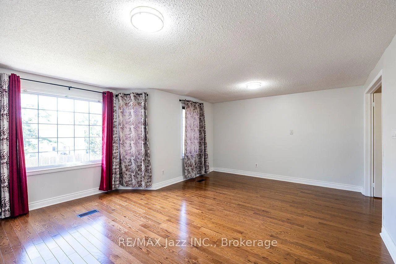 Photo 33 of 930 White Ash Drive, Whitby, Williamsburg — HOMEH