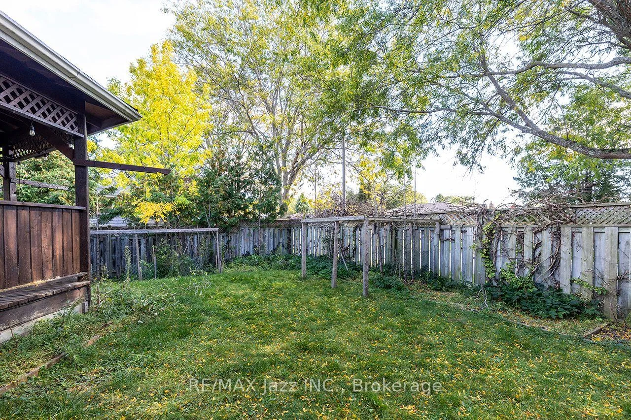 Photo 37 of 930 White Ash Drive, Whitby, Williamsburg — HOMEH