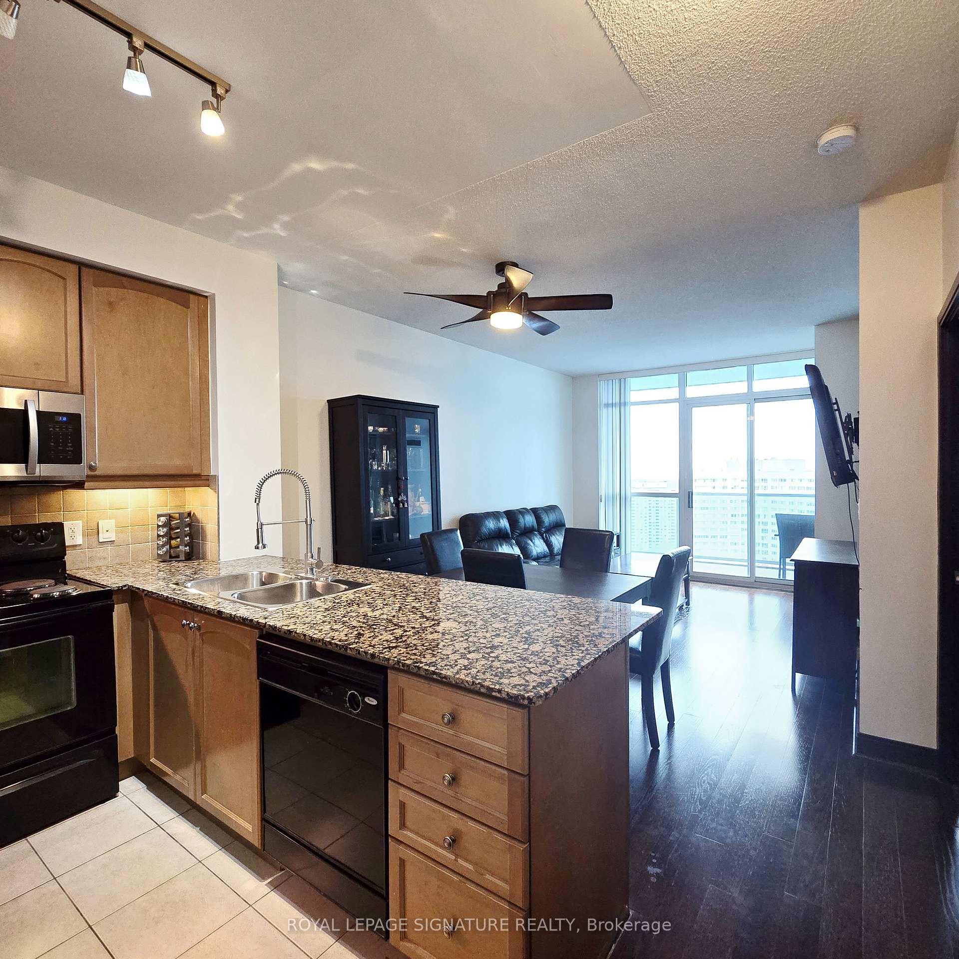 Photo 10 of Unit 2205, 80 Absolute Avenue, Mississauga, City Centre — HOMEH