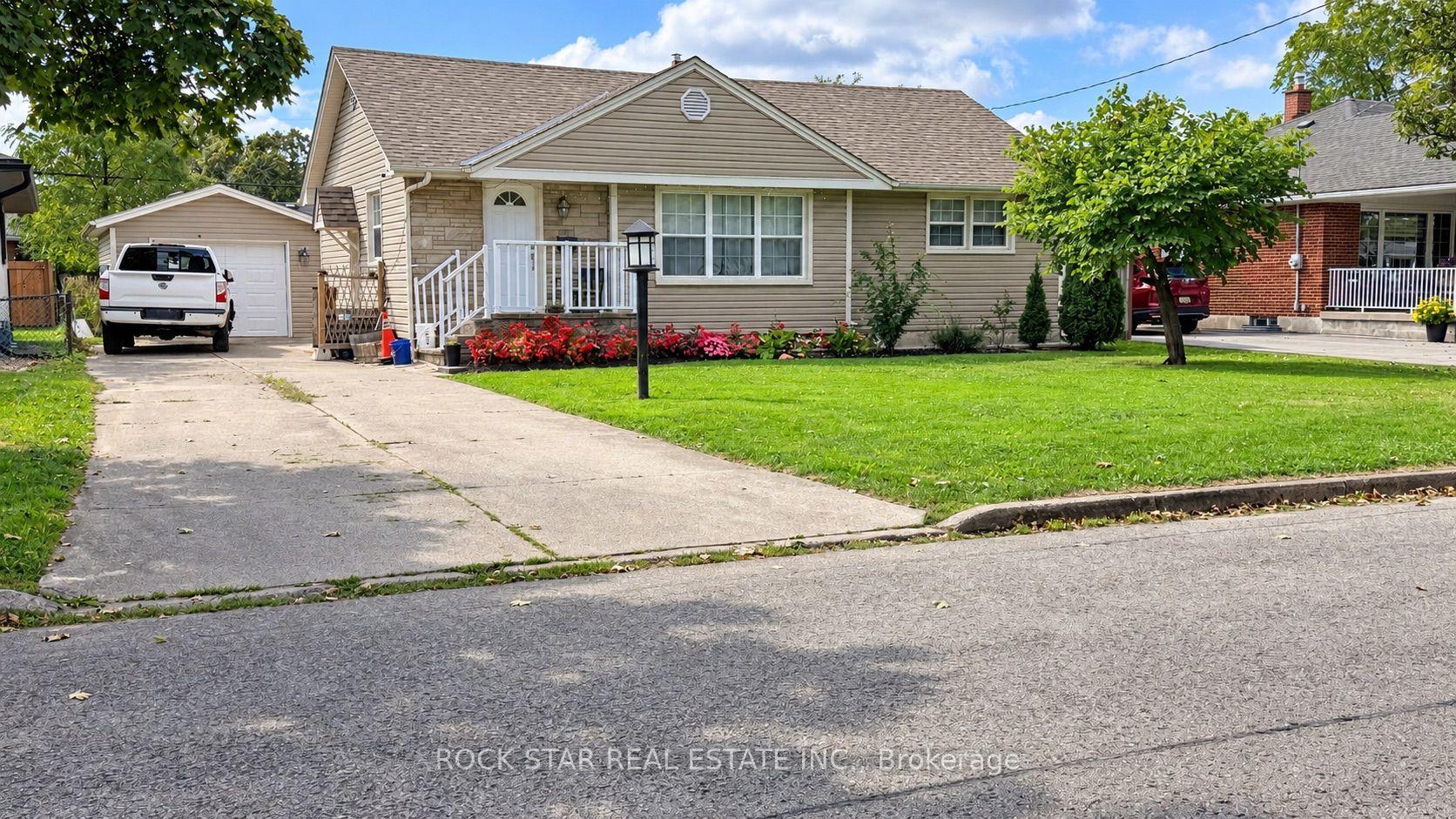 Photo 2 of 12 Roseland Avenue, St. Catharines, Carlton/Bunting — HOMEH