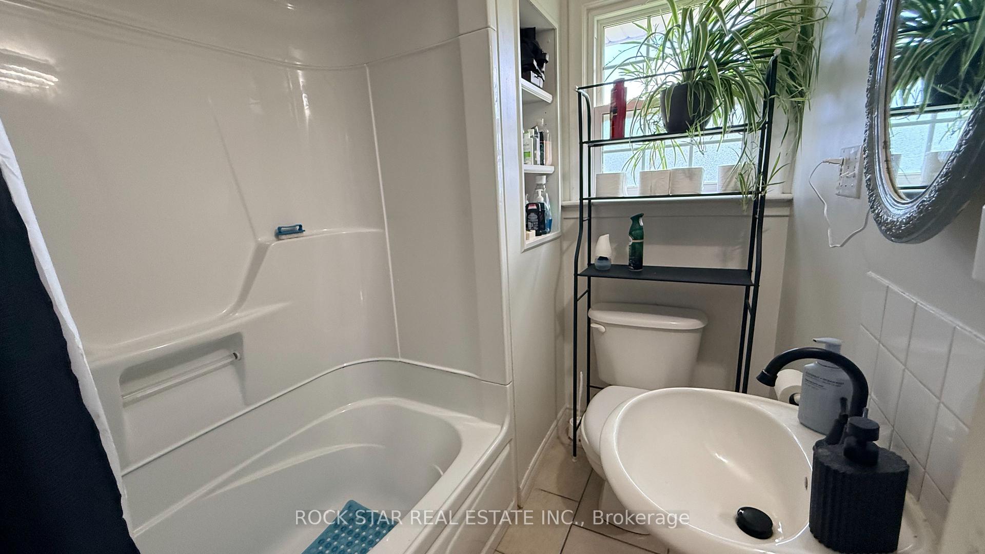 Photo 15 of 12 Roseland Avenue, St. Catharines, Carlton/Bunting — HOMEH