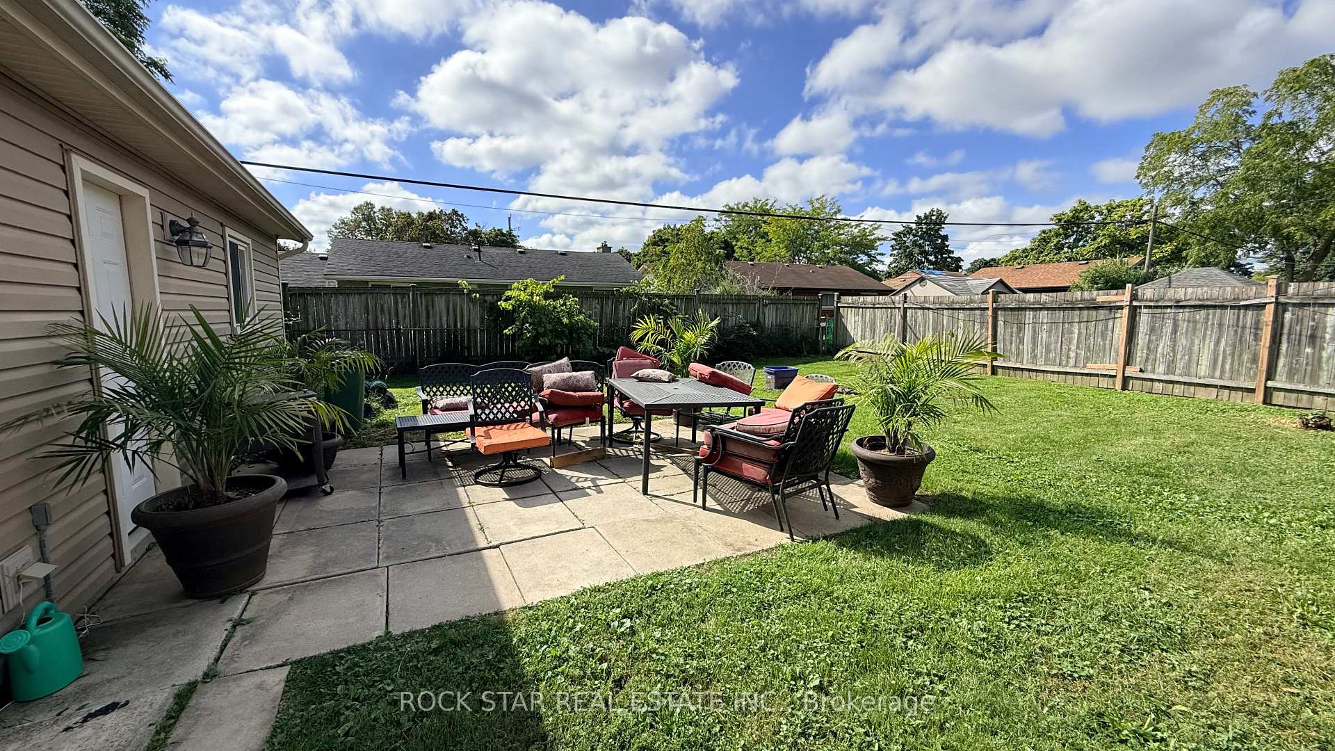 Photo 23 of 12 Roseland Avenue, St. Catharines, Carlton/Bunting — HOMEH