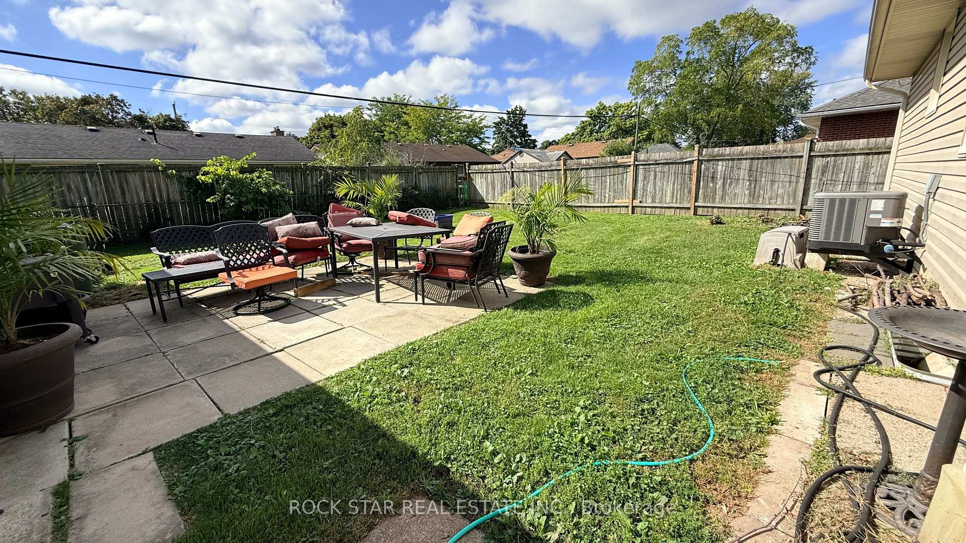 Photo 25 of 12 Roseland Avenue, St. Catharines, Carlton/Bunting — HOMEH