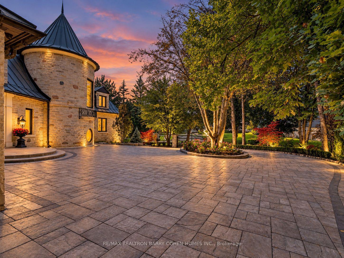 Photo 2 of 25 Tudor Gate, North York, Bridle Path-Sunnybrook-York Mills — HOMEH