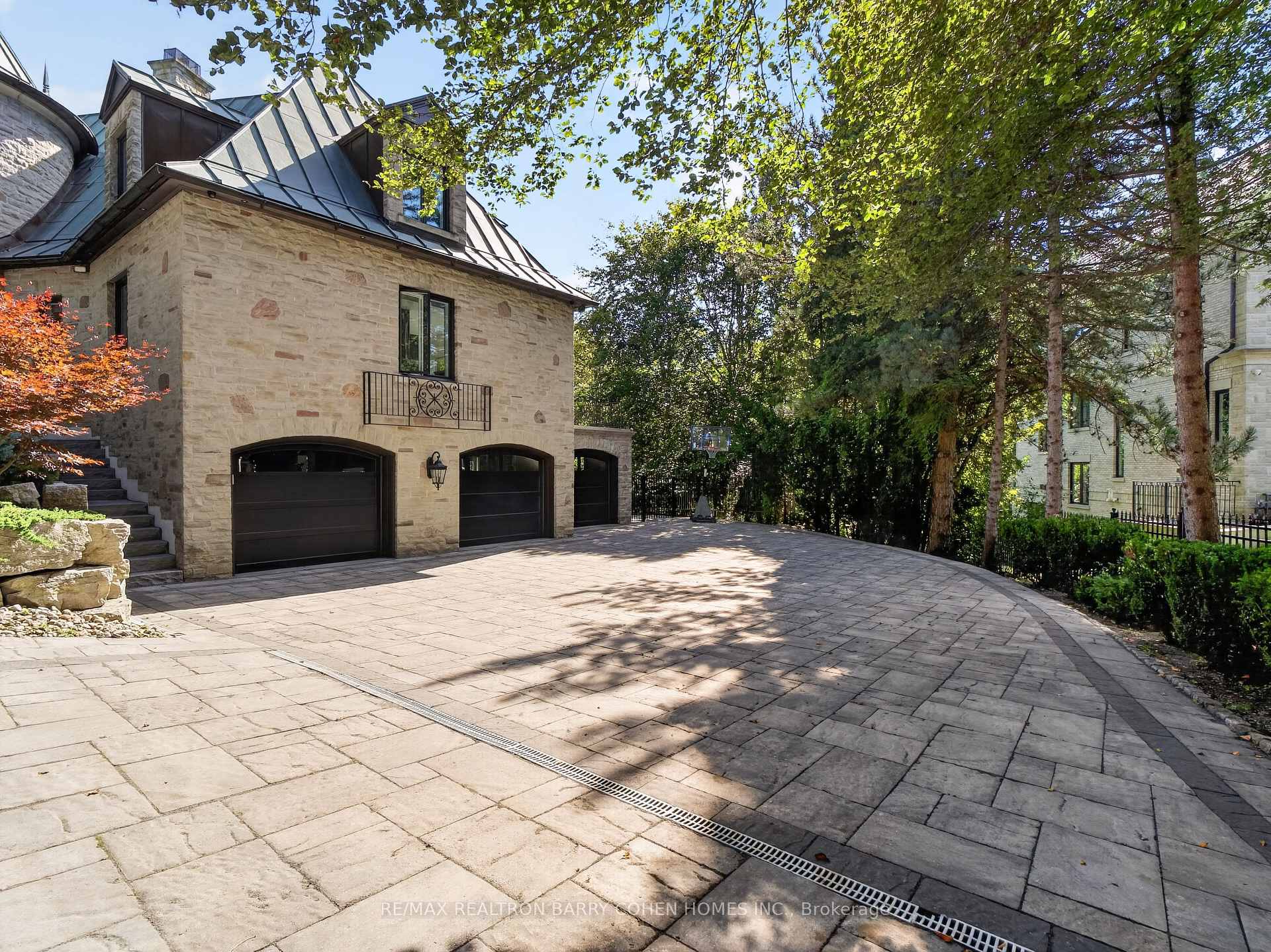 Photo 5 of 25 Tudor Gate, North York, Bridle Path-Sunnybrook-York Mills — HOMEH