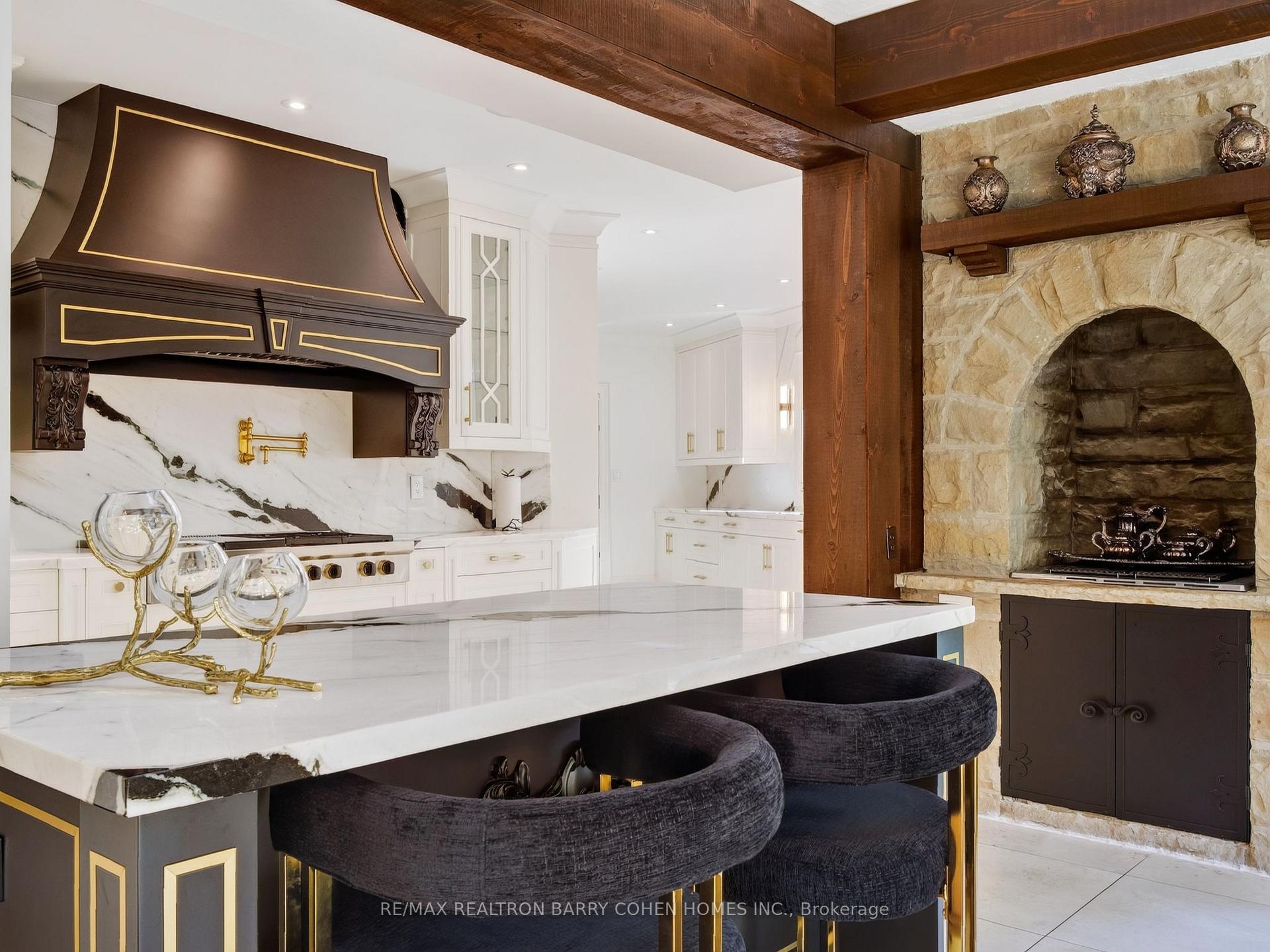Photo 10 of 25 Tudor Gate, North York, Bridle Path-Sunnybrook-York Mills — HOMEH