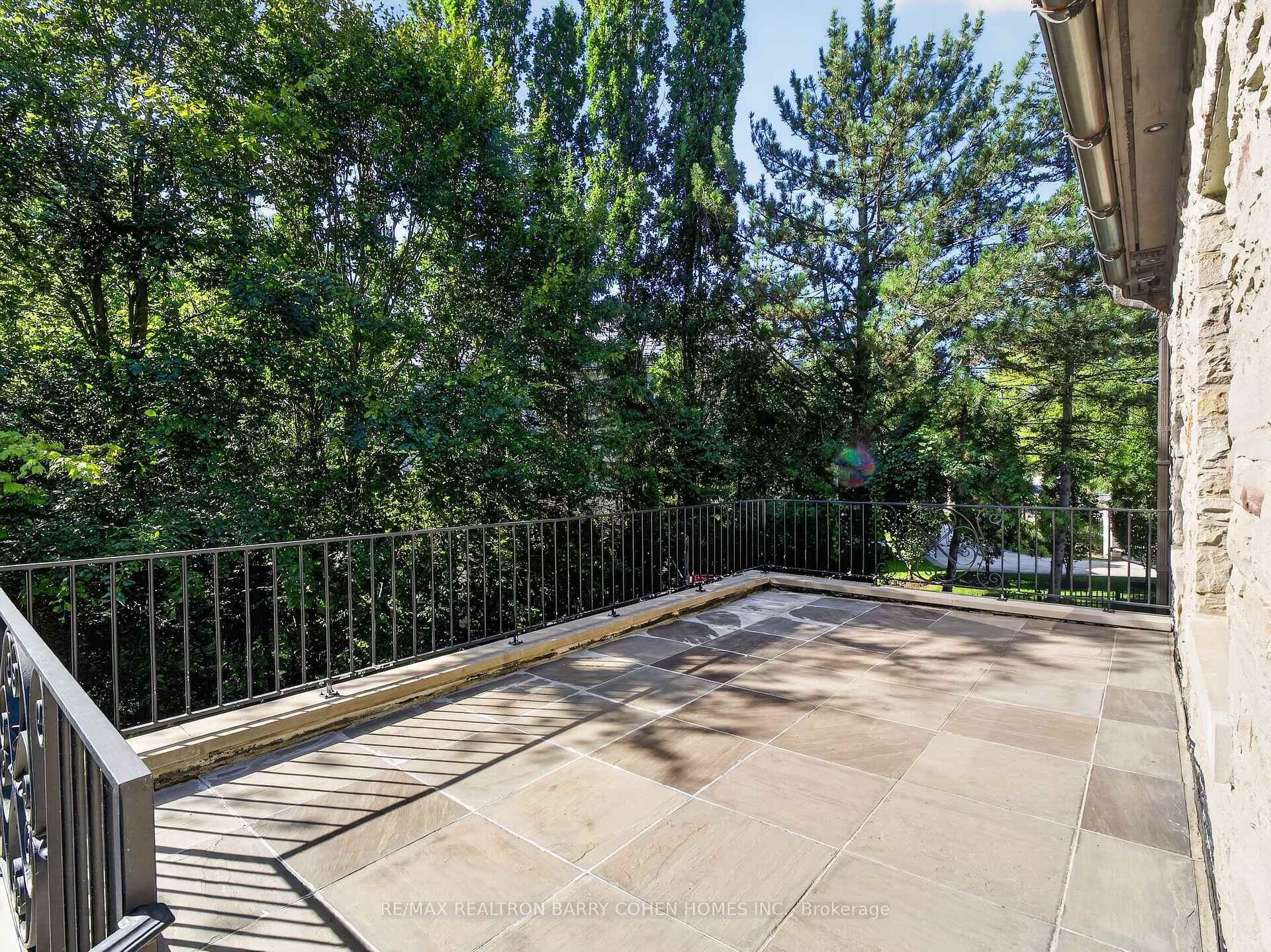 Photo 17 of 25 Tudor Gate, North York, Bridle Path-Sunnybrook-York Mills — HOMEH