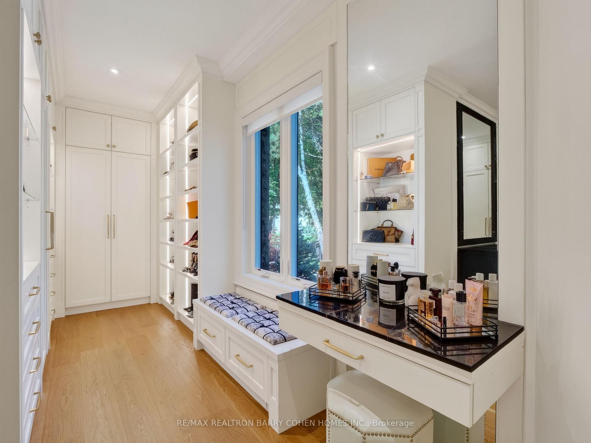 Photo 18 of 25 Tudor Gate, North York, Bridle Path-Sunnybrook-York Mills — HOMEH