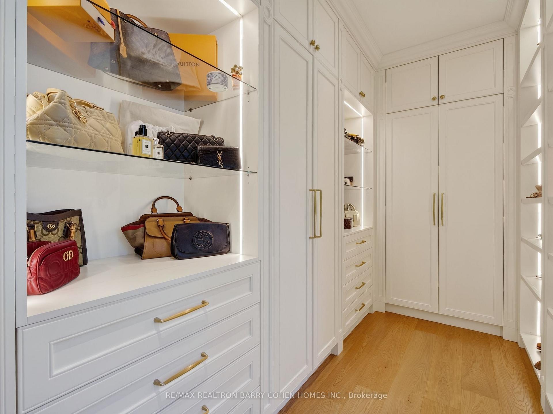 Photo 19 of 25 Tudor Gate, North York, Bridle Path-Sunnybrook-York Mills — HOMEH