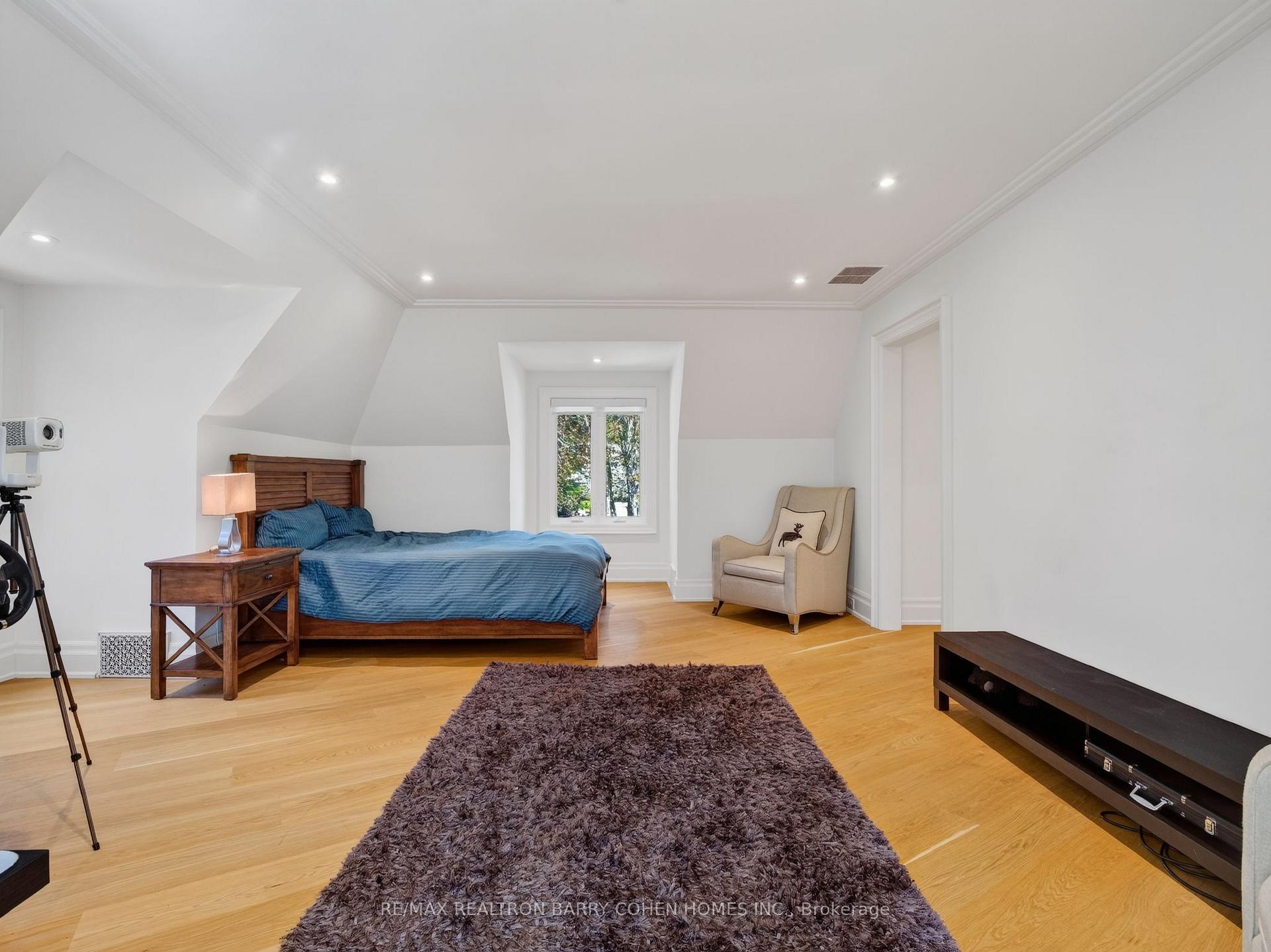 Photo 20 of 25 Tudor Gate, North York, Bridle Path-Sunnybrook-York Mills — HOMEH