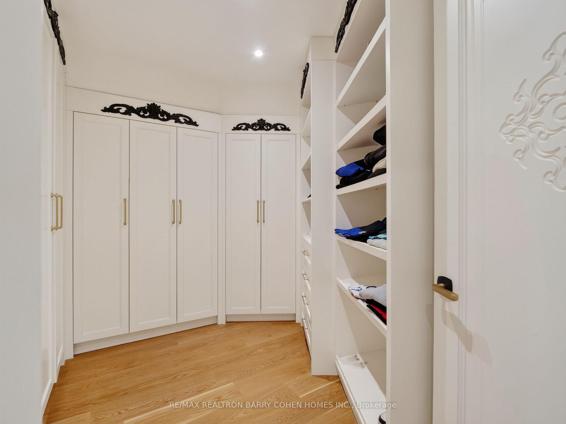 Photo 21 of 25 Tudor Gate, North York, Bridle Path-Sunnybrook-York Mills — HOMEH