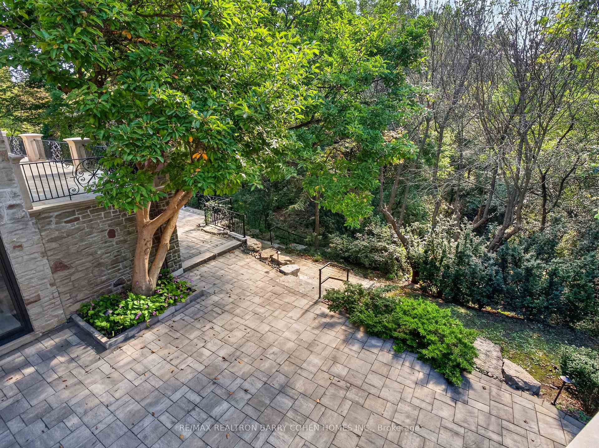 Photo 35 of 25 Tudor Gate, North York, Bridle Path-Sunnybrook-York Mills — HOMEH