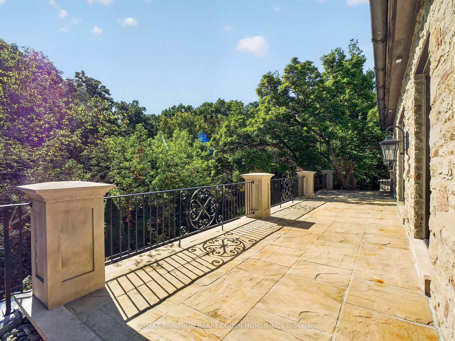 Photo 38 of 25 Tudor Gate, North York, Bridle Path-Sunnybrook-York Mills — HOMEH