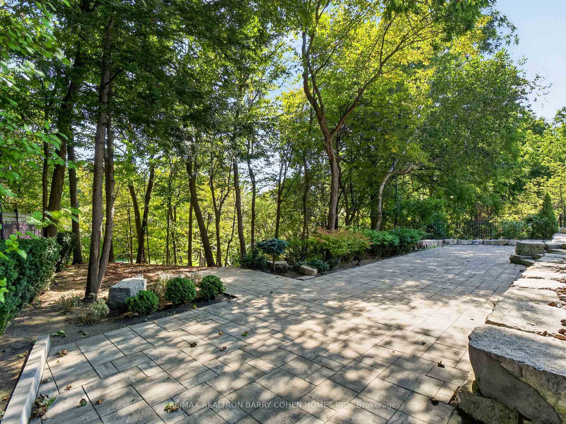 Photo 39 of 25 Tudor Gate, North York, Bridle Path-Sunnybrook-York Mills — HOMEH