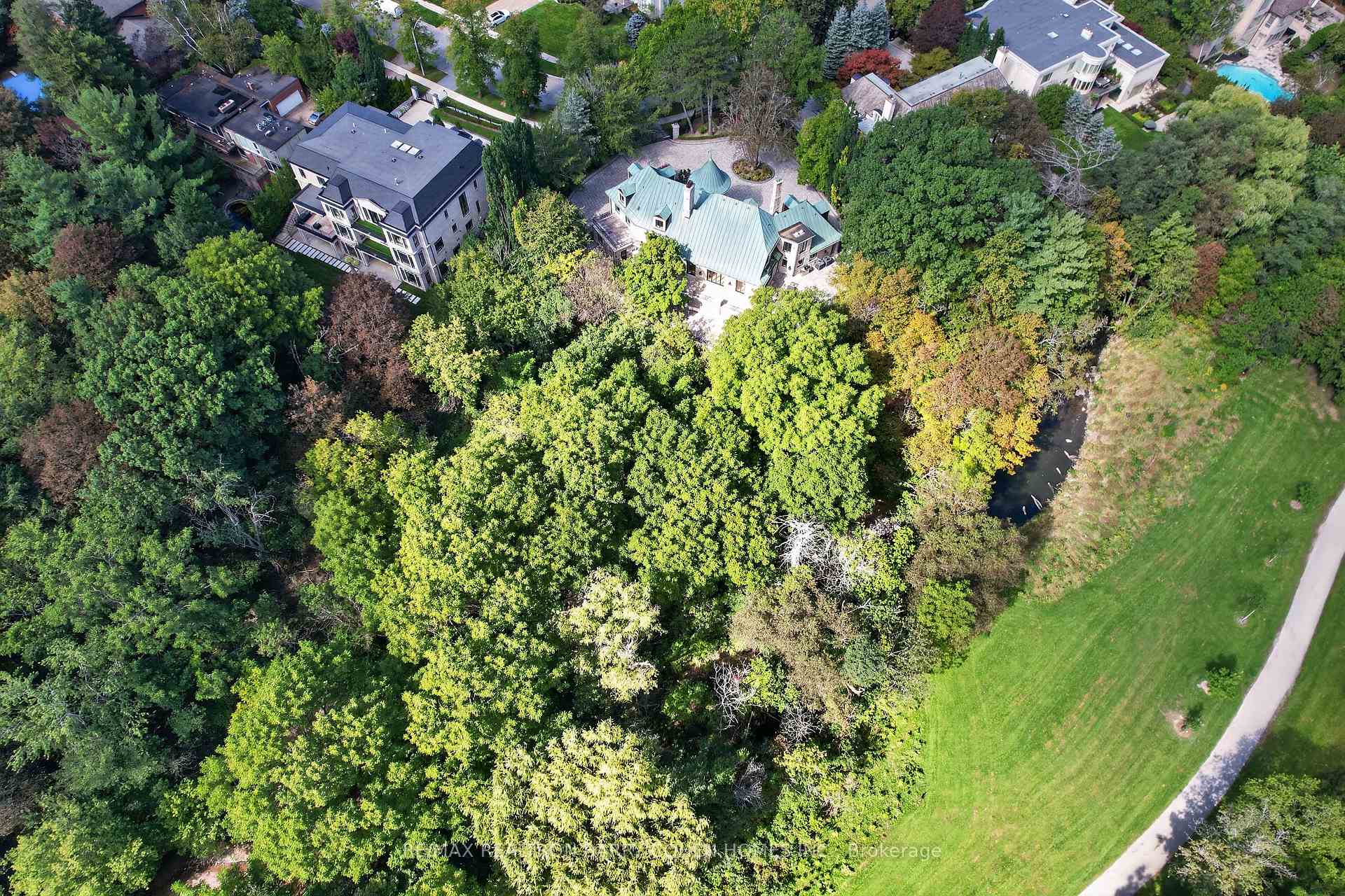 Photo 40 of 25 Tudor Gate, North York, Bridle Path-Sunnybrook-York Mills — HOMEH