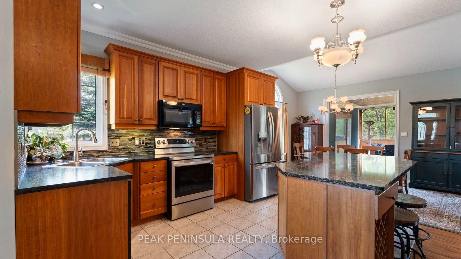 Photo 5 of 2 Hunter Drive S, Norfolk, Port Rowan — HOMEH