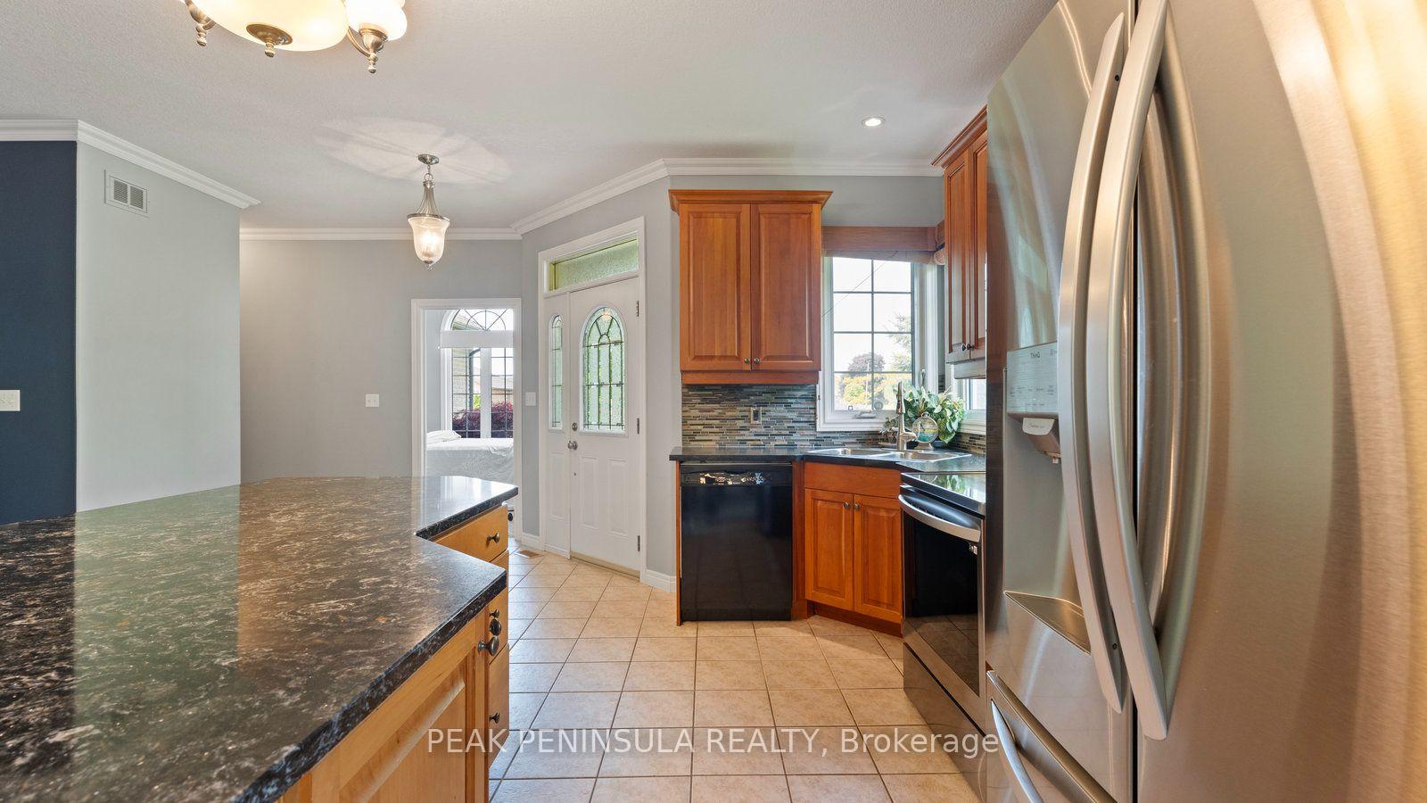 Photo 8 of 2 Hunter Drive S, Norfolk, Port Rowan — HOMEH