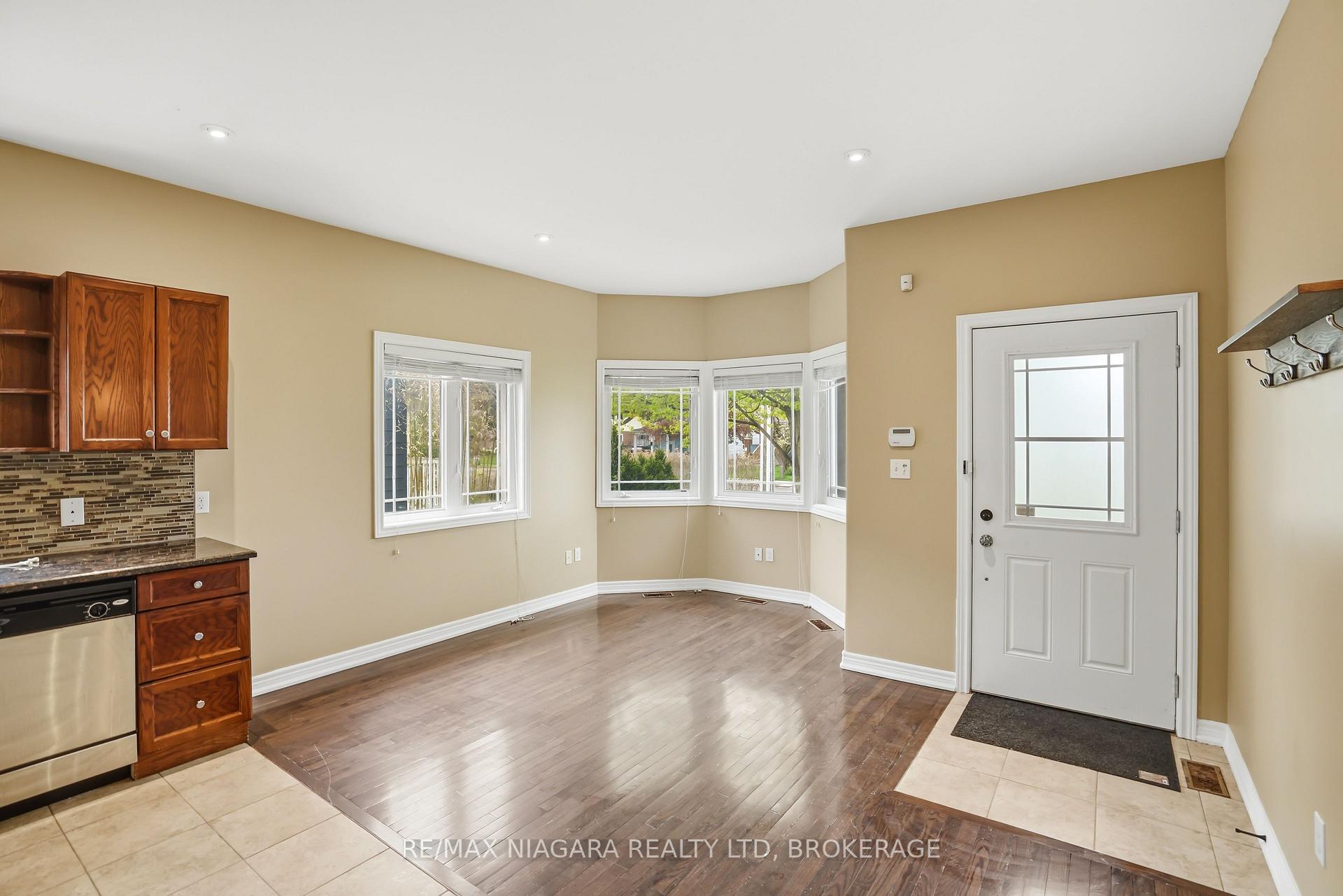 Photo 11 of Unit 106, 6045 Dunn Street, Niagara Falls, Dorchester — HOMEH