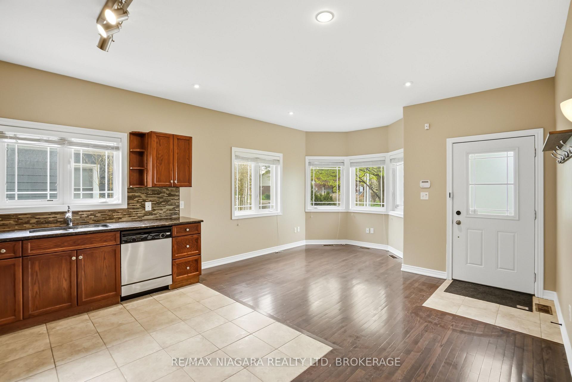 Photo 15 of Unit 106, 6045 Dunn Street, Niagara Falls, Dorchester — HOMEH